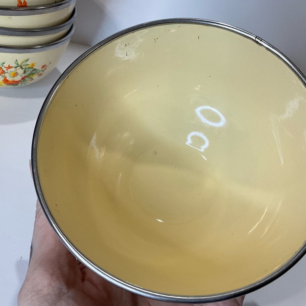 Vintage Kitchenmate MCM cream & orange floral enamel dessert bowls 4.5” - Picture 10 of 15